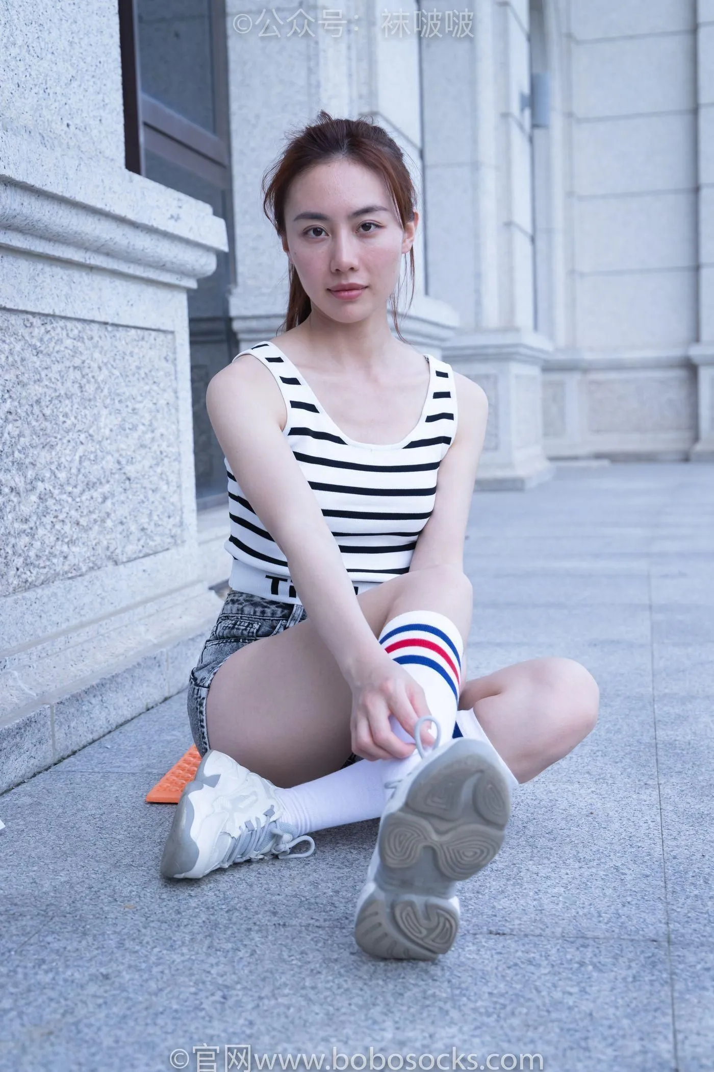 [BoBoSocks袜啵啵]NO.006 小米-运动鞋、白色小腿袜、裸足 [130P]插图6
